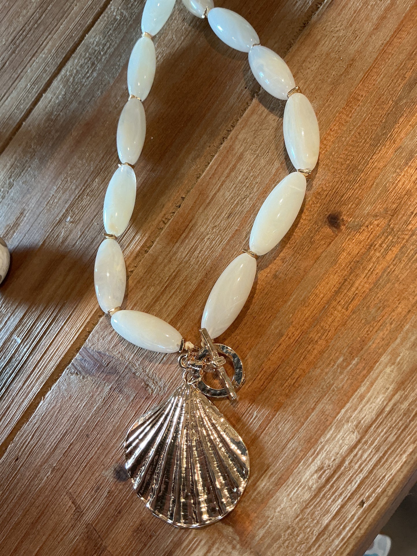 Sea shell and oval jewel necklace